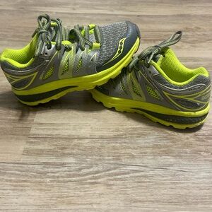 BOGO! Boys Saucony Zealot 2 sneakers